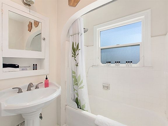 4th image of 3709 Georgia St