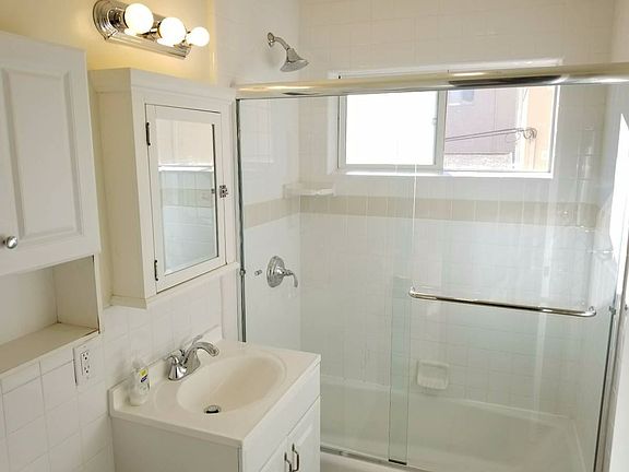 5th image of 4333 Beresford St