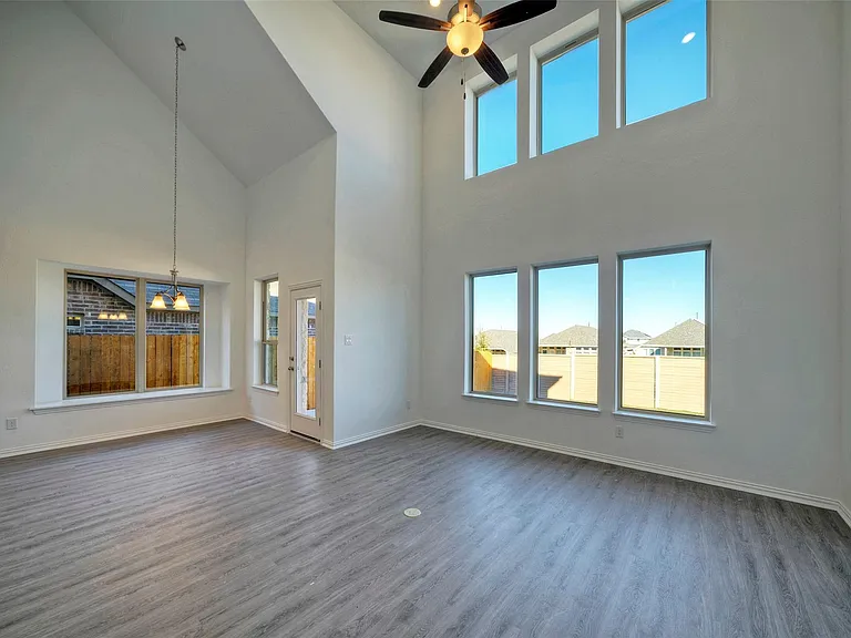 2428 Demorse Dr — Photo 8