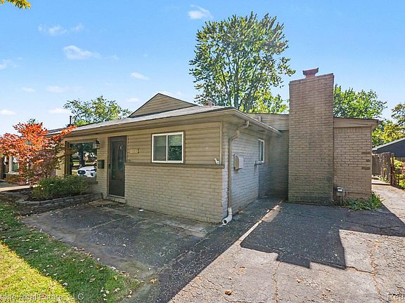 5th image of 255 W Farnum Ave