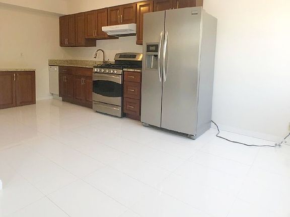 3rd image of 2273 46th St #2
