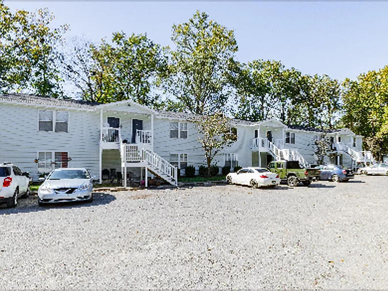 Kenwood Garden Apartments — Photo 2