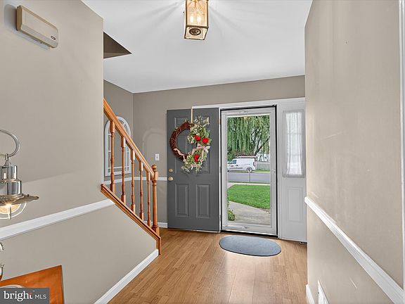 3rd image of 320 Dogwood Ln