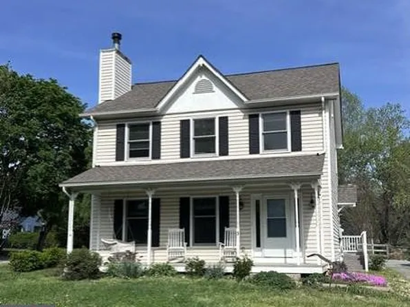 3 New Cut Rd, Round Hill, VA 20141