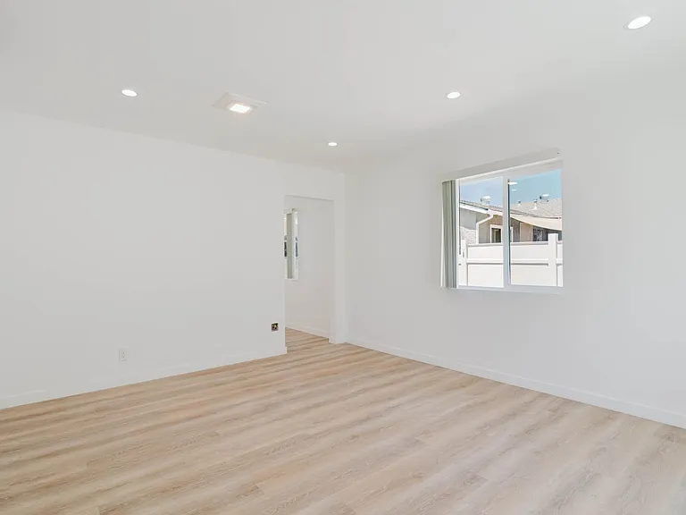 13138 Corcoran St — Photo 9
