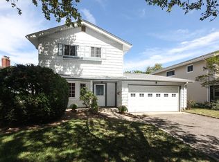 27 Seaview Ln, Port Washington, NY 11050