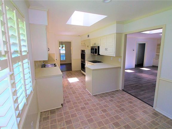 5th image of 1808 Northcrest Dr