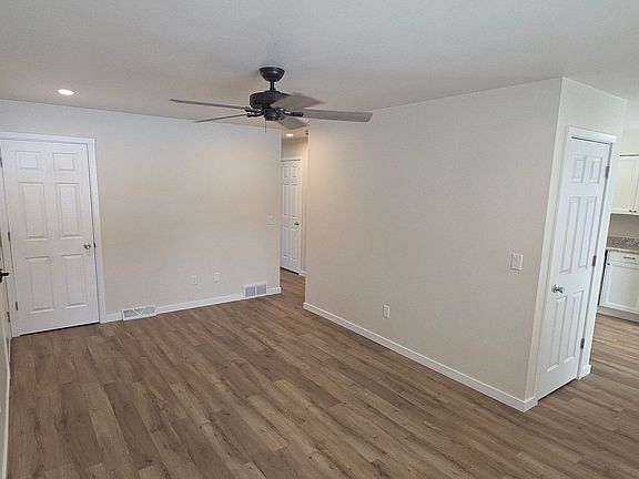 3rd image of 539 East Ave