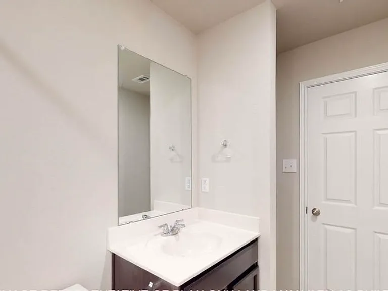 1261 Lindsey Dr — Photo 4