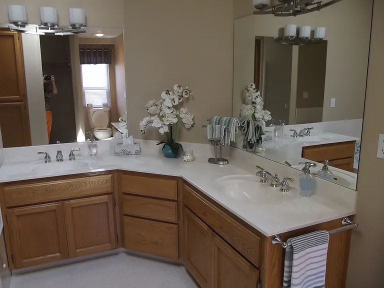 2122 Martin Dr — Photo 14