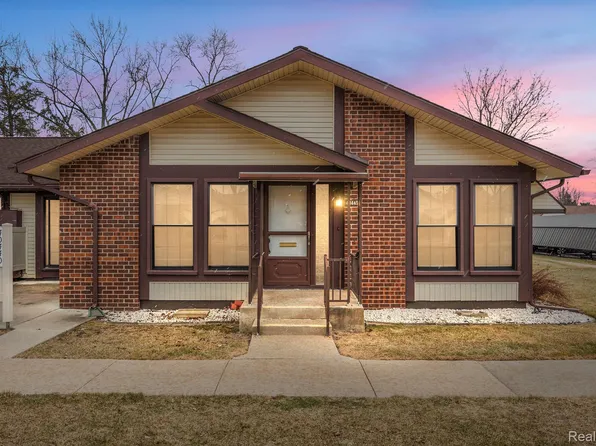 40440 Newport Dr, Plymouth, MI 48170