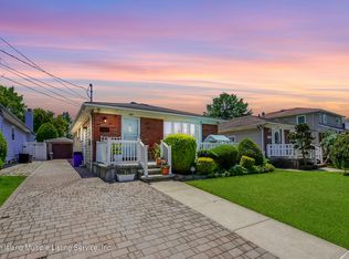212 Park St, Staten Island, NY 10306