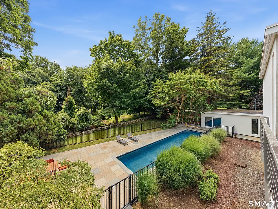 51 Maple Ave S