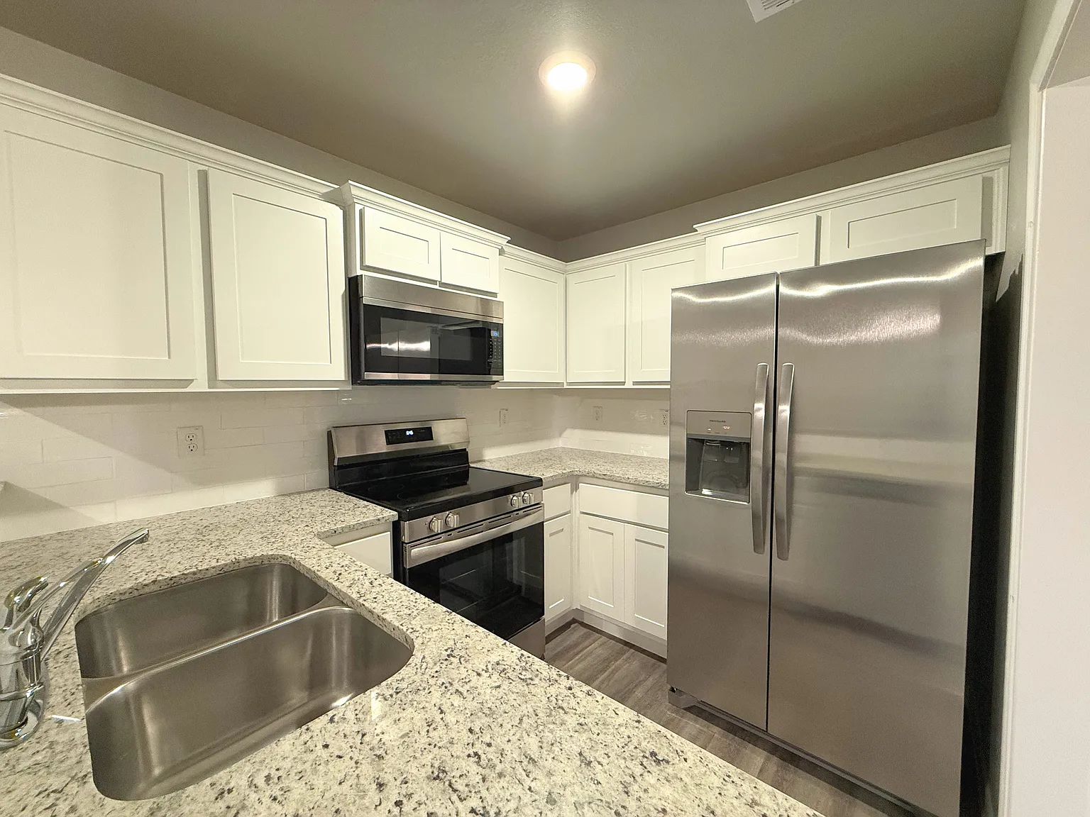3 bed, 2.5 bath, 1219 sqft, $1,595 — Photo 4