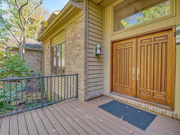 5th image of 903 Squire Oaks Dr