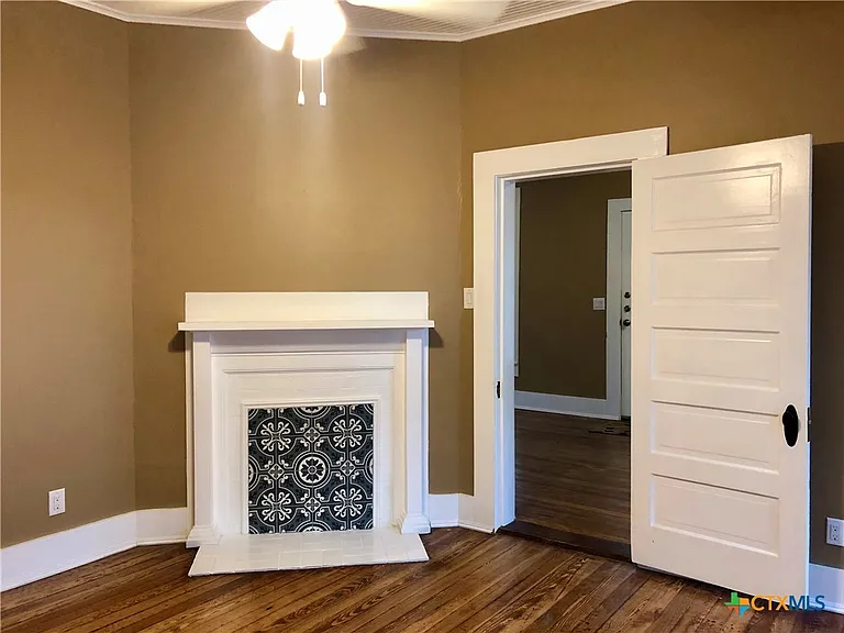 414 W San Antonio St — Photo 12