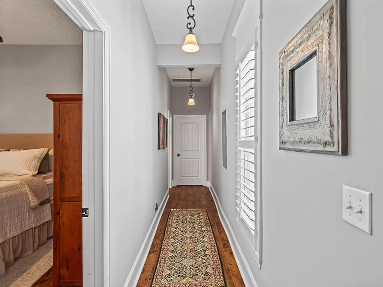1521 Arthur Ave — Photo 8