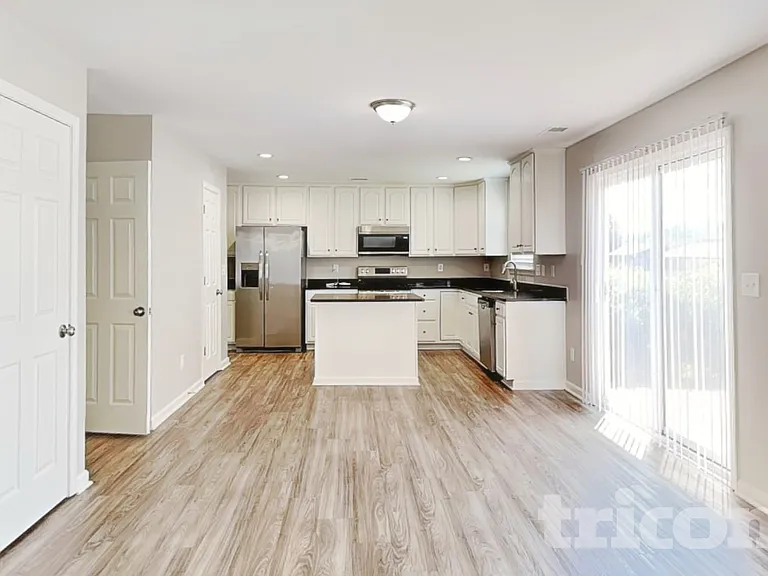 2208 Ballingarry Dr — Photo 5