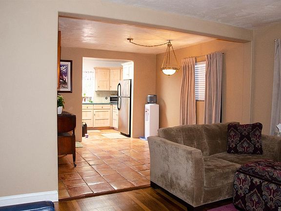 2nd image of 815 W 2nd Street