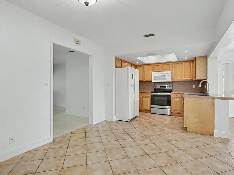 4800 NE 25th Ave N #NORTH — Photo 13