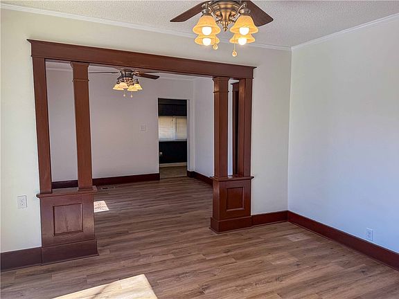 3rd image of 606 Douglas Ave