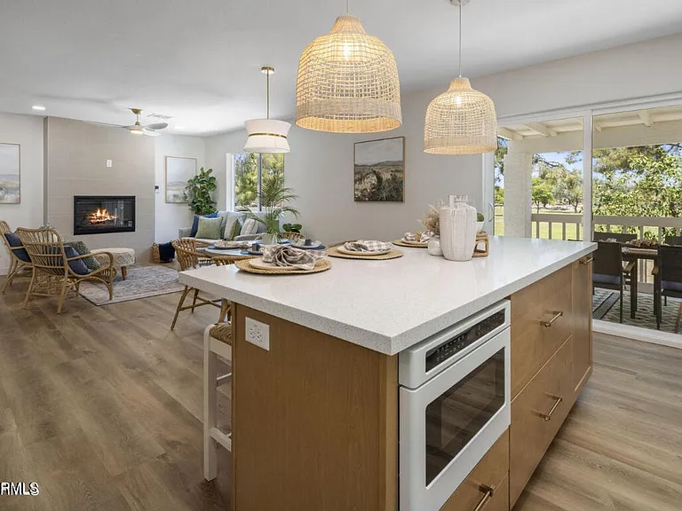 626 E Palomino Dr — Photo 3