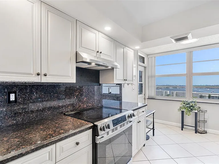 18031 Biscayne Blvd #1401 — Photo 15