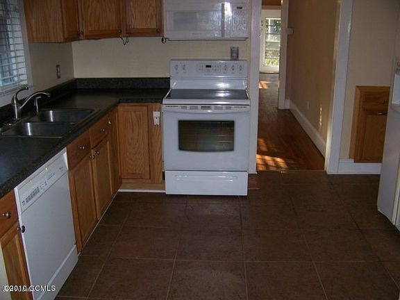 4th image of 163 CHATHAM Street E