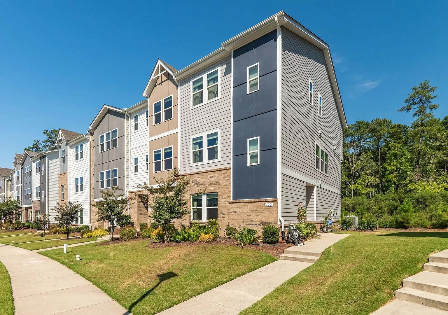 Available December 1st! Spacious 4-bedroom, 3.5-bath home townhouse in Cary! — Photo 2