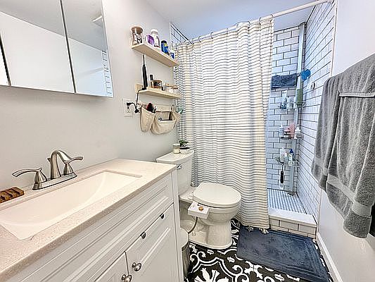 4th image of 77 Woodhull St #1