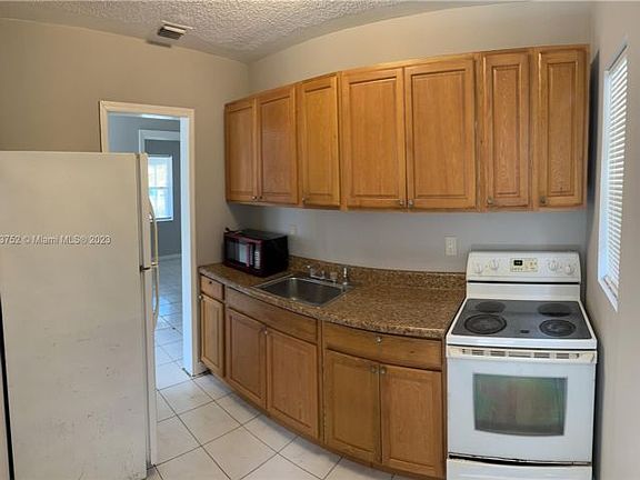 4th image of 1213 15th Ave S