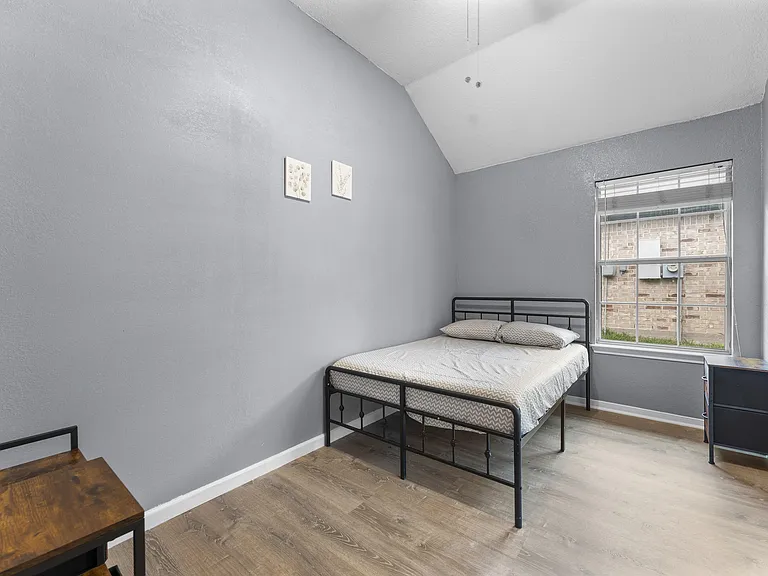 Merlin Dr — Photo 4