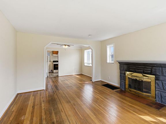 2nd image of 7124 Sanoma Ave