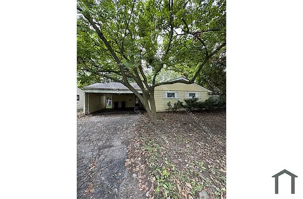 1711 Briarwood Dr photo 1