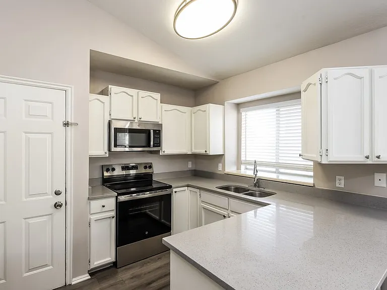 7687 Washington Rd — Photo 10