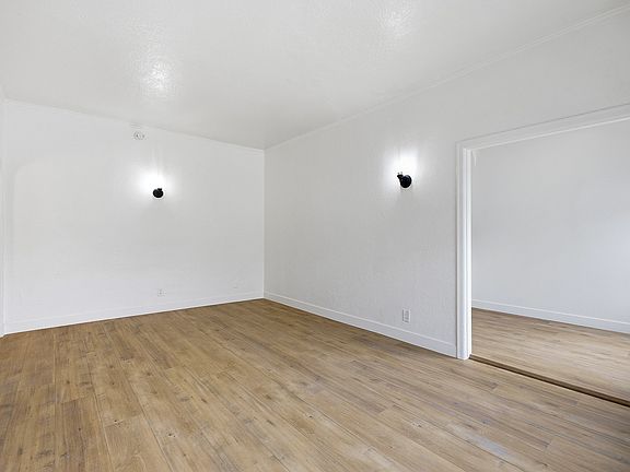 3rd image of 1932 W 25th St APT 21