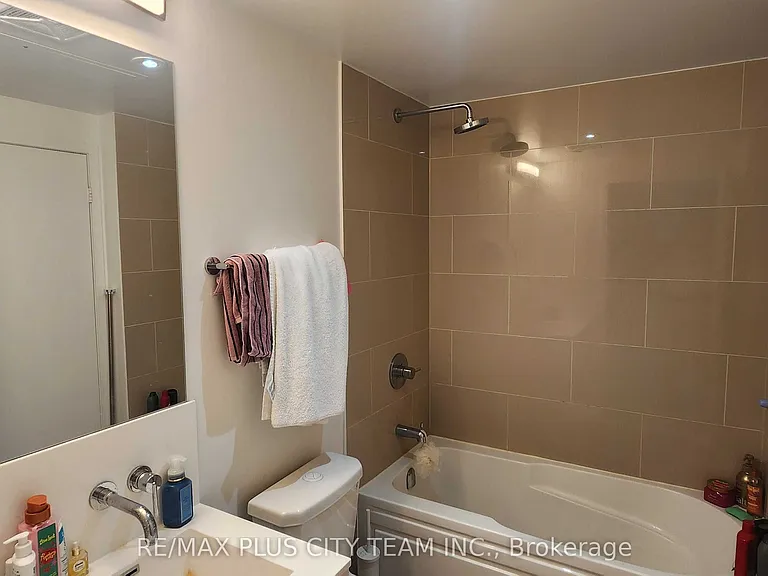 88 Harbour St #3403 — Photo 8