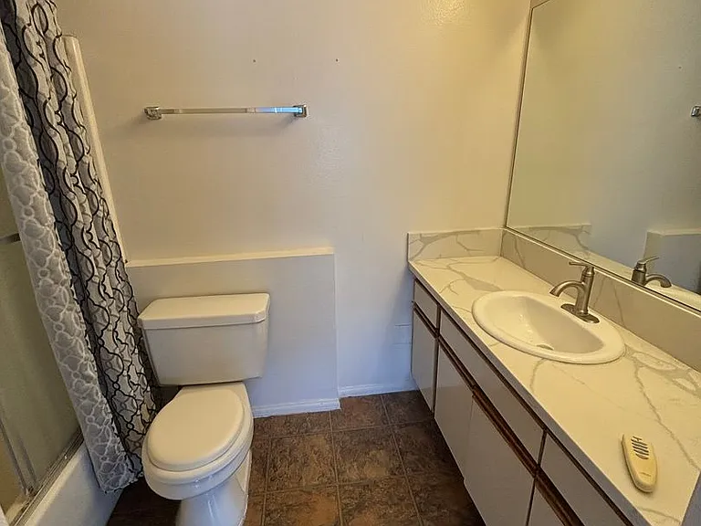 10208 Pinewood Ave — Photo 9