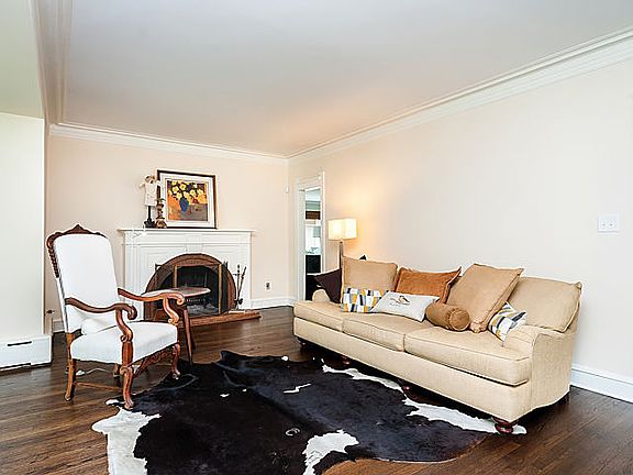 3rd image of 901 William St