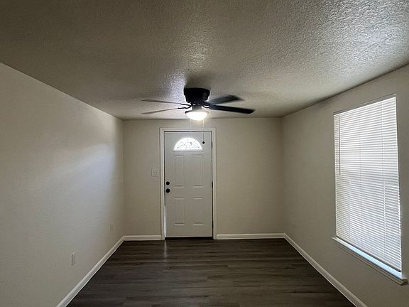 4th image of 415B Elmwood Dr