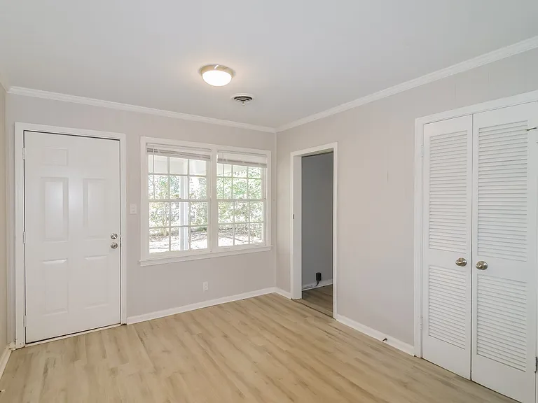 687889_021_dining_room_13575729.jpg