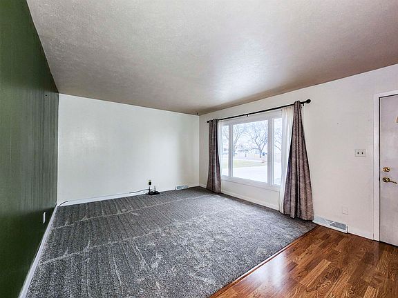 5th image of 1109 Sherwood Rd