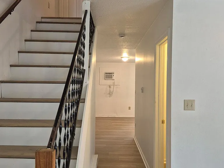 17 Mason Ct #4 — Photo 3