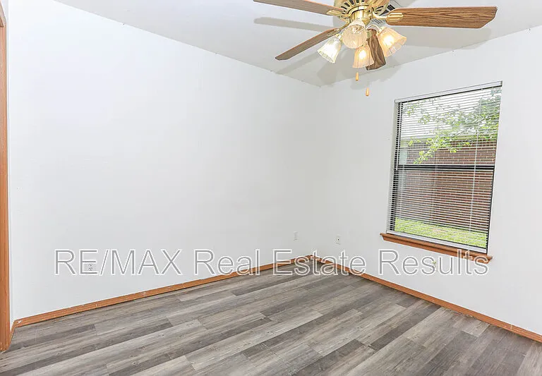 2219 W Roselawn St — Photo 19