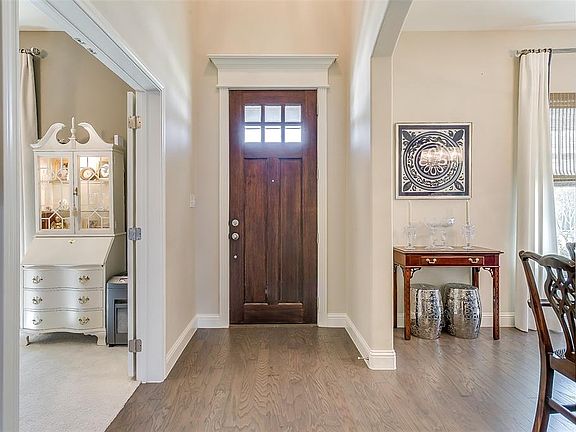 3rd image of 723 Rosewood Pl