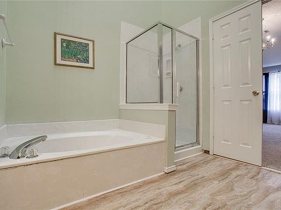 4th image of 2813 Brookway Dr