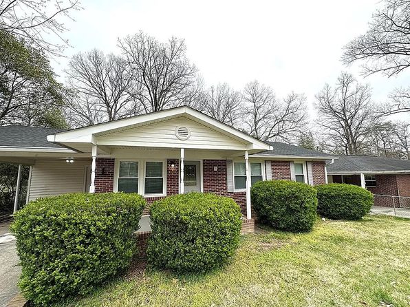 3 Pembroke Ln