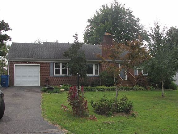 2nd image of 501 Greenhill Dr