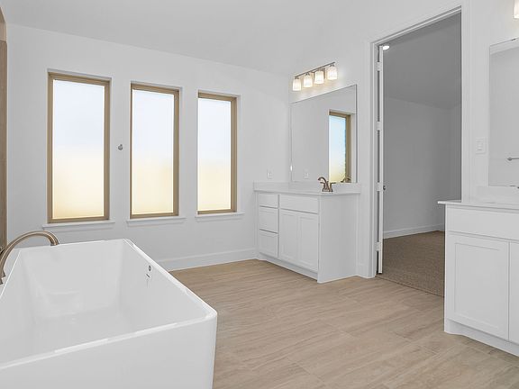 5th image of 6915 Hollow Farm Dr