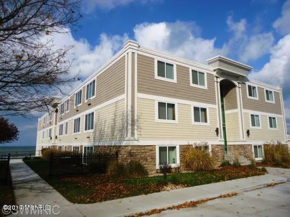 223 N Shore Dr APT 302, South Haven, MI 49090
